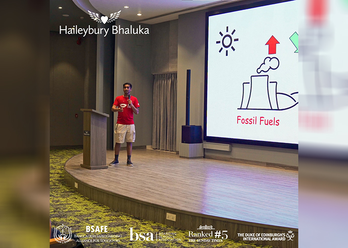 Cambridge University's Yashasvi Raj debating with Haileybury Bhaluka students on the role of fossil fuels.